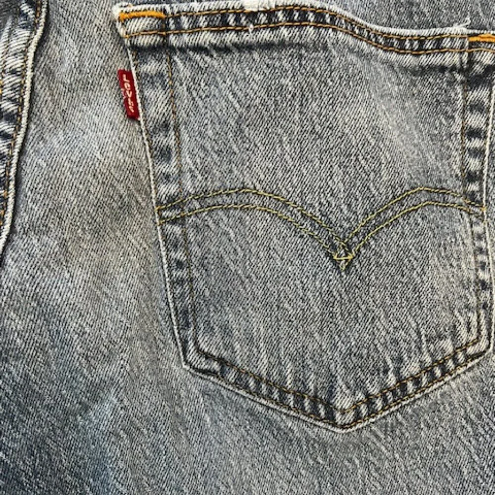 Levi's 541 Athletic Taper jeans designed for athletic builds‎ cotton denim 31x32